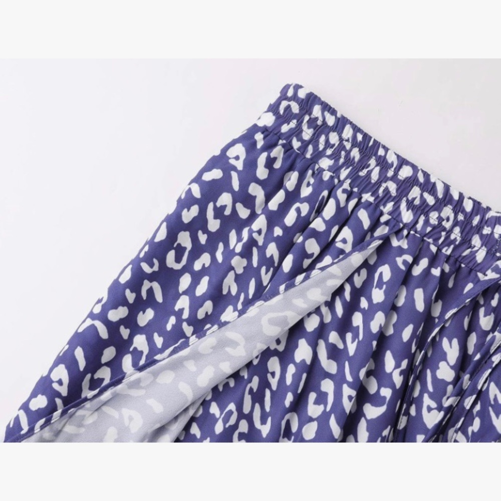 NWOT Blue & White Leopard Print Wide Leg Pants Size Medium - Picture 6 of 10
